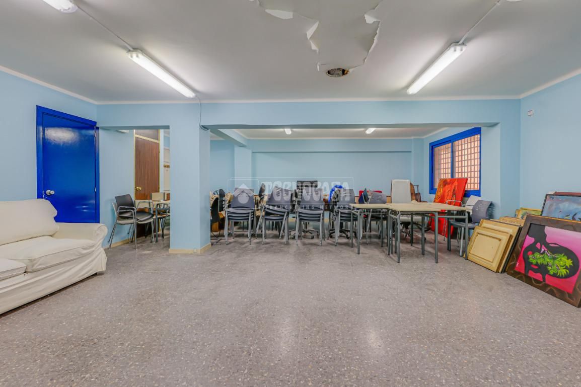 Premises for sale in L'Hospitalet de Llobregat  with Air Conditioner