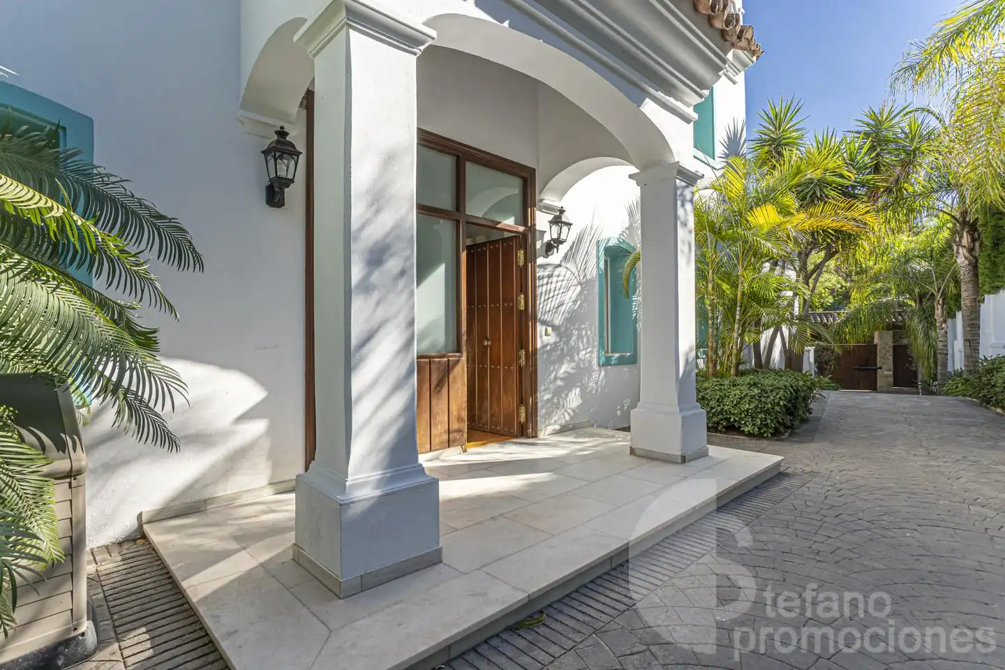 Vista exterior de Casa o xalet en venda en Málaga amb Aire condicionat, Jardí privat i Parquet