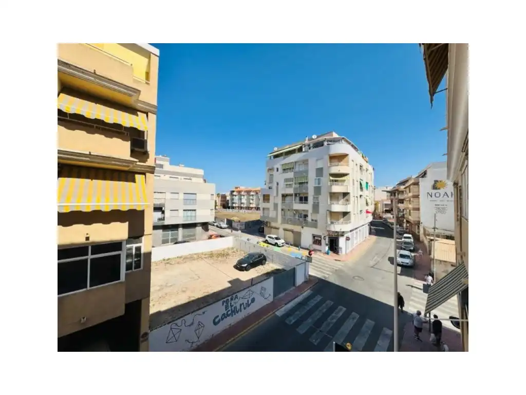 Vista exterior de Apartament en venda en Torrevieja amb Moblat