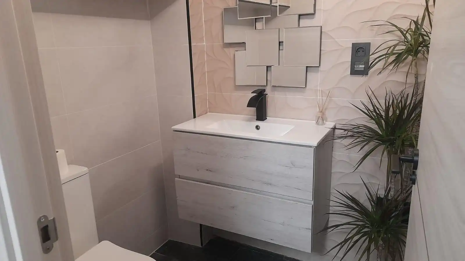 Bathroom of Commercial properties for sale in Lleida