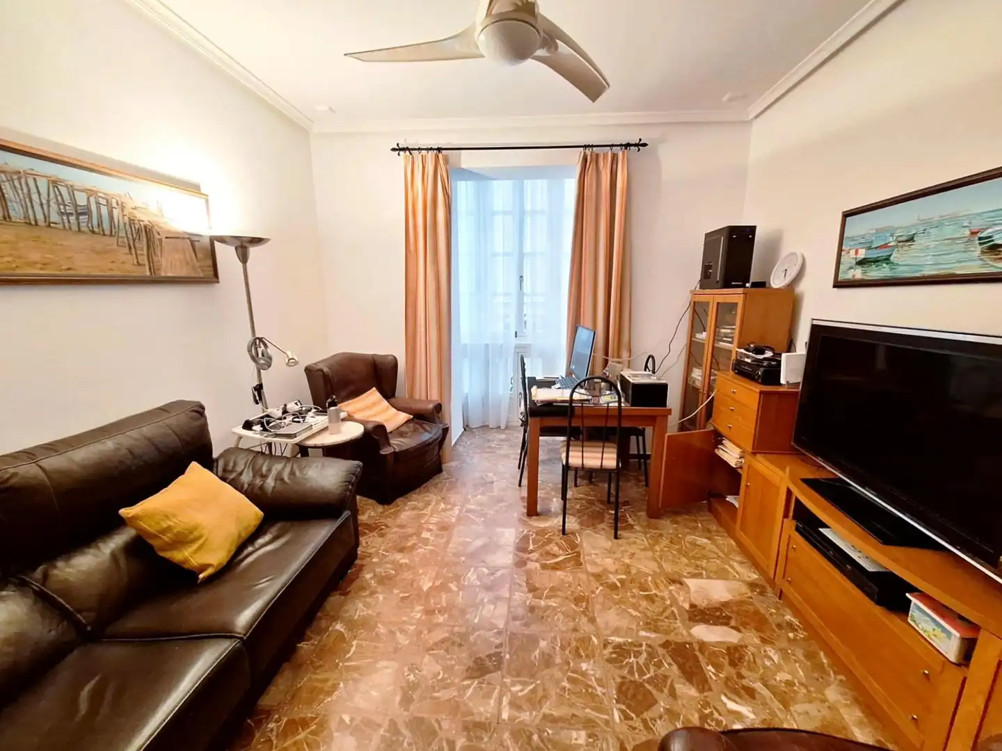 Sala d'estar de Pis en venda en Cádiz amb Balcó