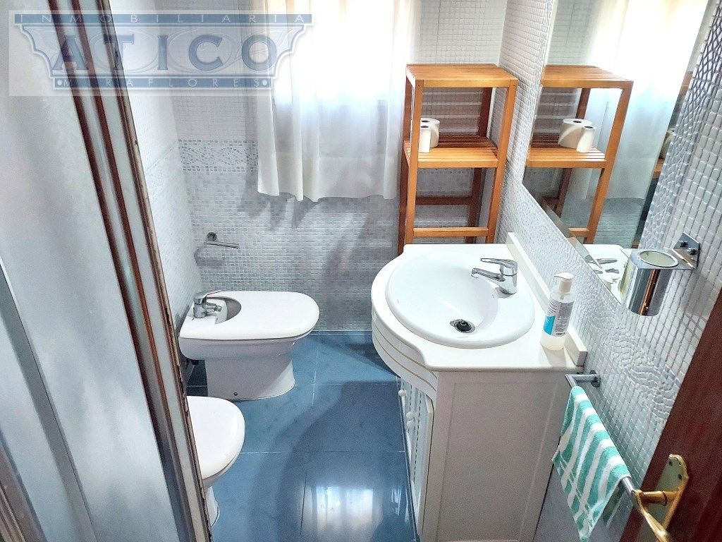 Bathroom of Flat for sale in  Sevilla Capital  with Air Conditioner and Furnished