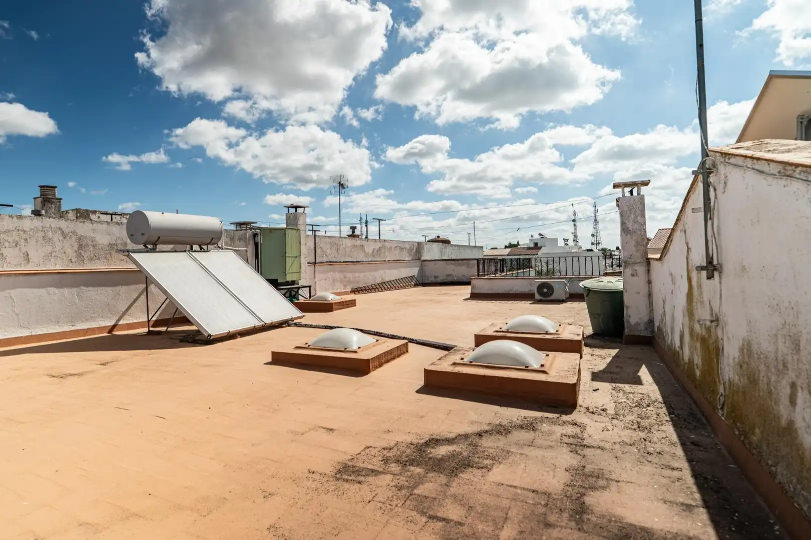 Terrassa de Casa o xalet en venda en Valencina de la Concepción amb Aire condicionat, Jardí privat i Piscina