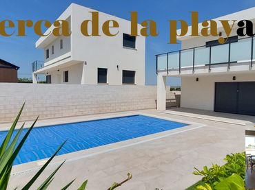 Villa mit Pool zum Verkauf in Carrer Manuela Molina Segura 1