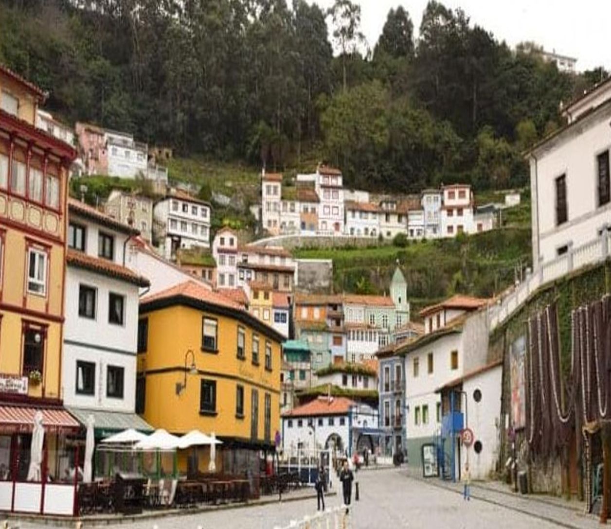 Vista exterior de Pis de lloguer en Cudillero amb Calefacció, Moblat i Forn