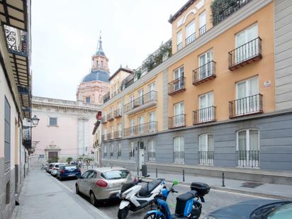 Exterior view of Flat for sale in  Madrid Capital  with Heating