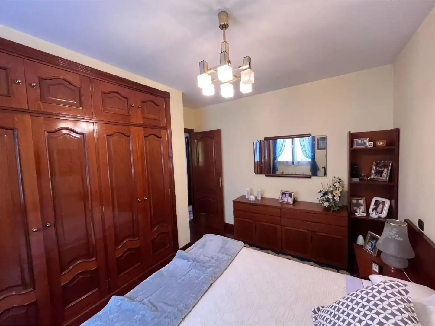 Schlafzimmer von Wohnung zum Verkauf in Basauri  mit Privatgarten, Parkett und Möbliert