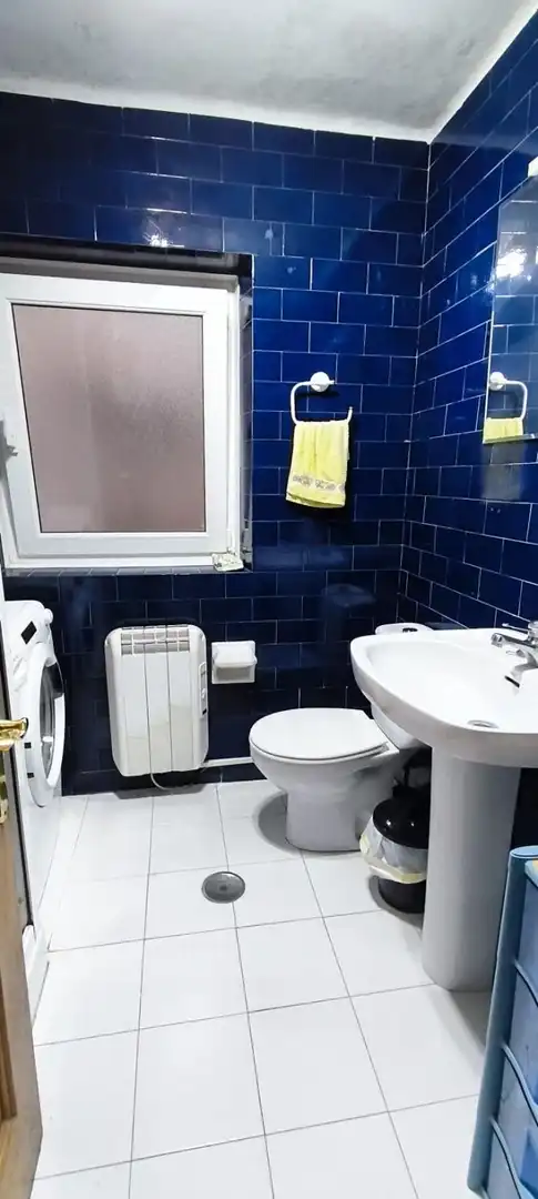 Baño de Piso en venta en Oviedo  con Calefacción, Trastero y Amueblado