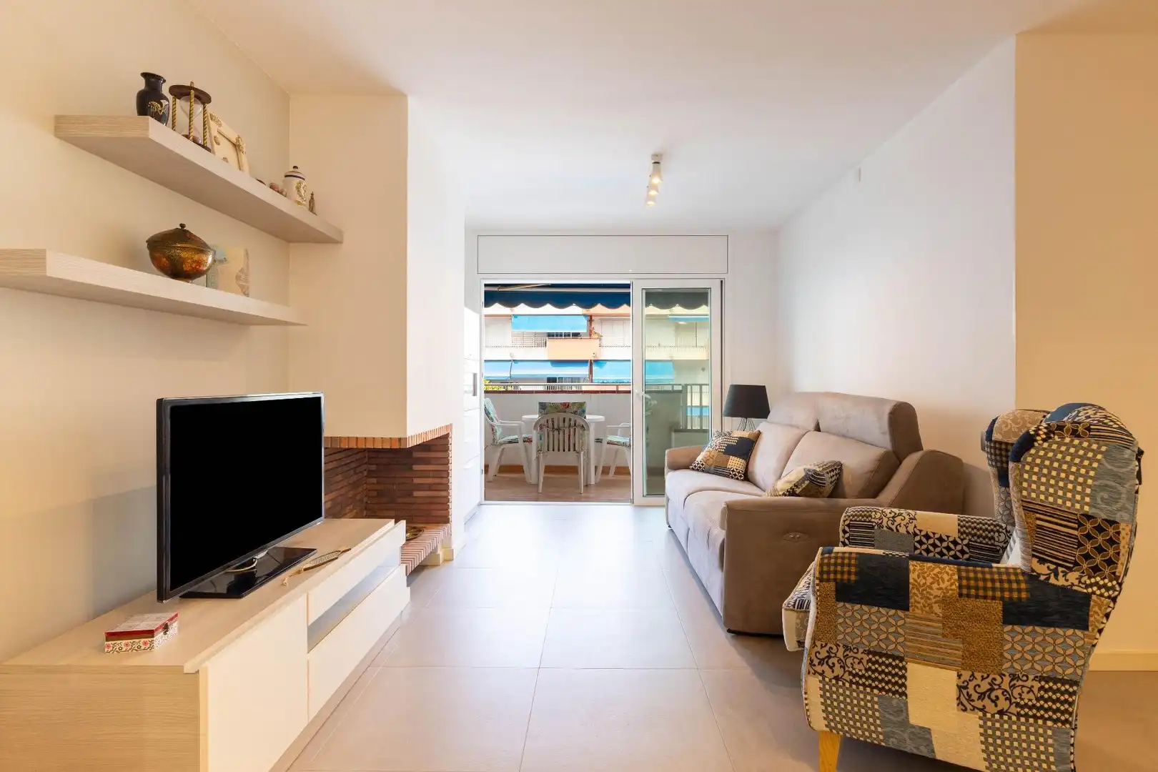 Sala de estar de Piso en venta en Arenys de Mar con Terraza, Trastero y Balcón
