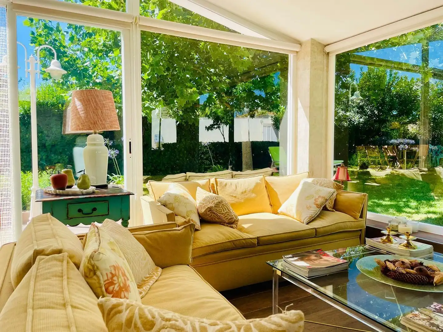 Sala d'estar de Casa o xalet en venda en Galindo y Perahuy amb Calefacció, Jardí privat i Terrassa