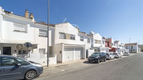 Foto 2 de Casa adosada en venta en Isidoro Garcia Guerra, 18, Umbrete, Sevilla
