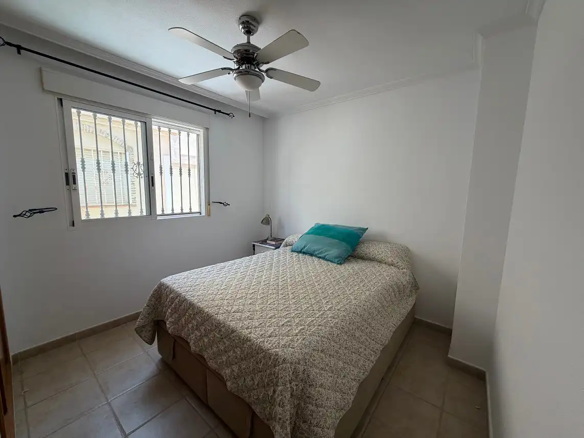 Habitación de Casa adosada en venta en Santa Pola con Terraza y Piscina comunitaria