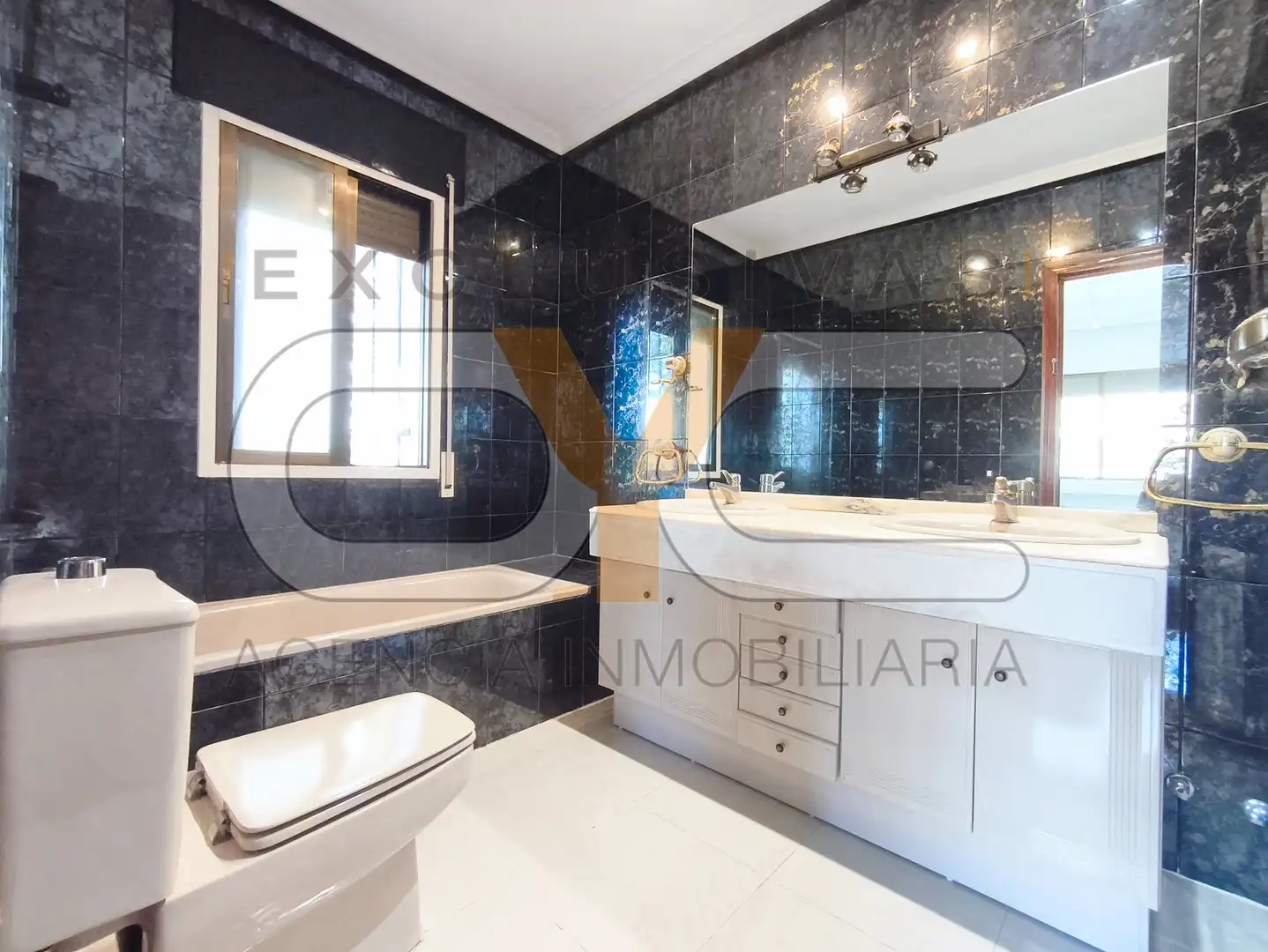 Baño de Casa o chalet en venta en Griñón con Calefacción, Jardín privado y Terraza