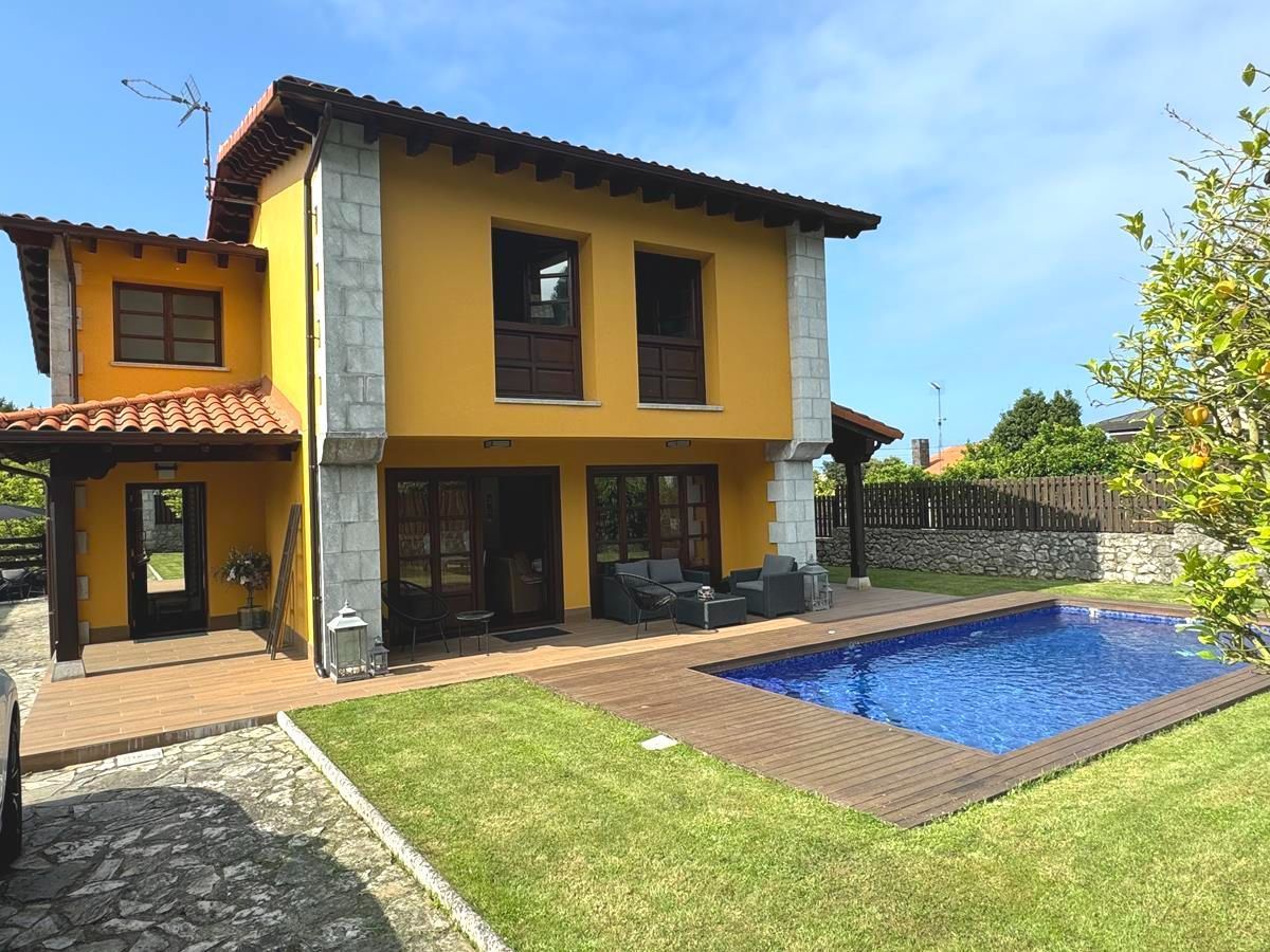 Exterior view of House or chalet for sale in Llanes  with Heating, Private garden and Terrace