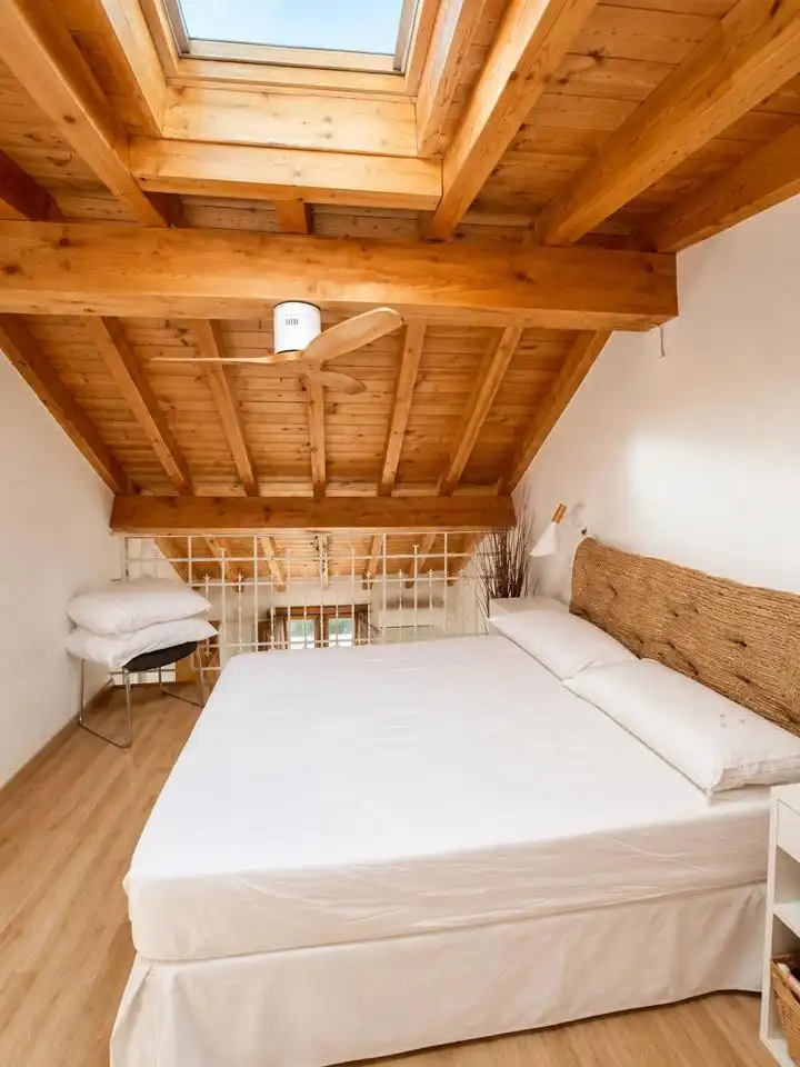 Bedroom of Houses for sale in Plasencia  with Air Conditioner