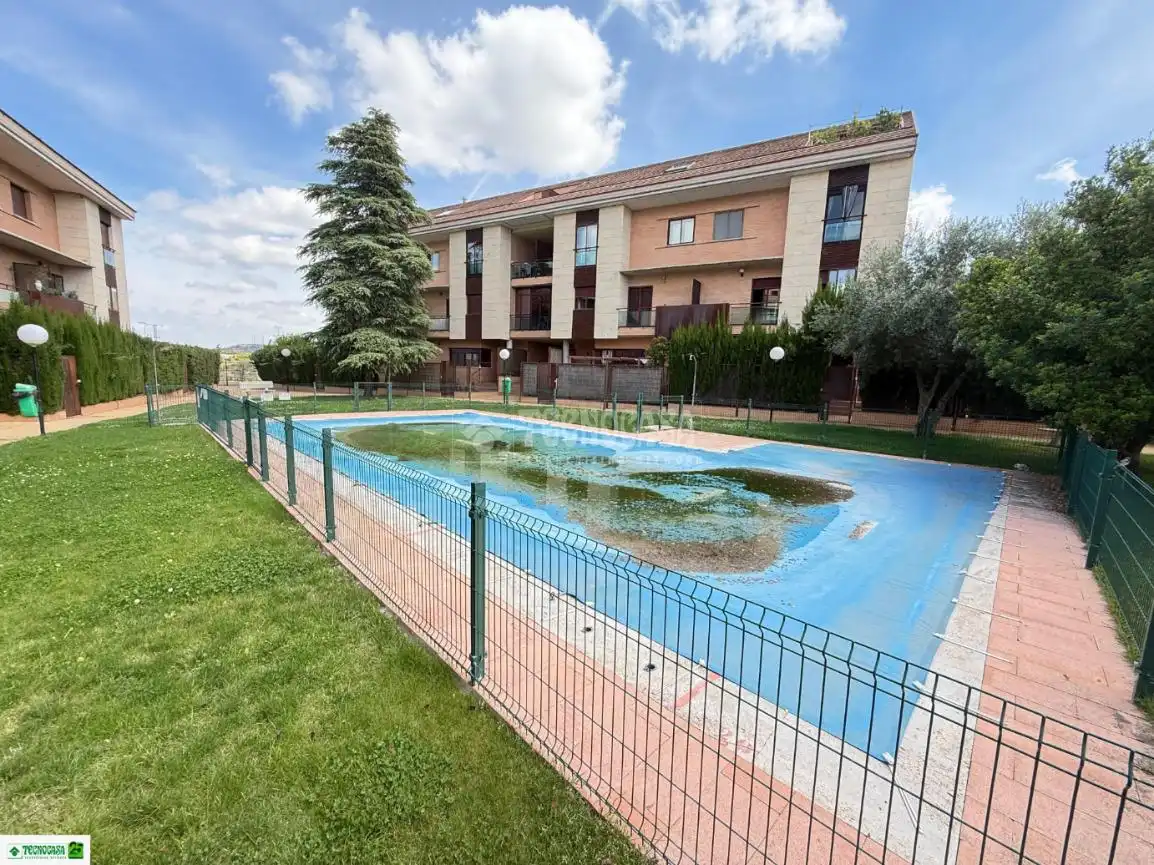 Swimming pool of Flat for sale in Ciudad Real  with Air Conditioner and Heating