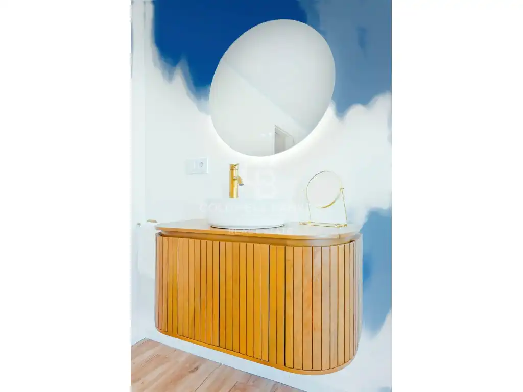 Bathroom of Houses for sale in Esplugues de Llobregat