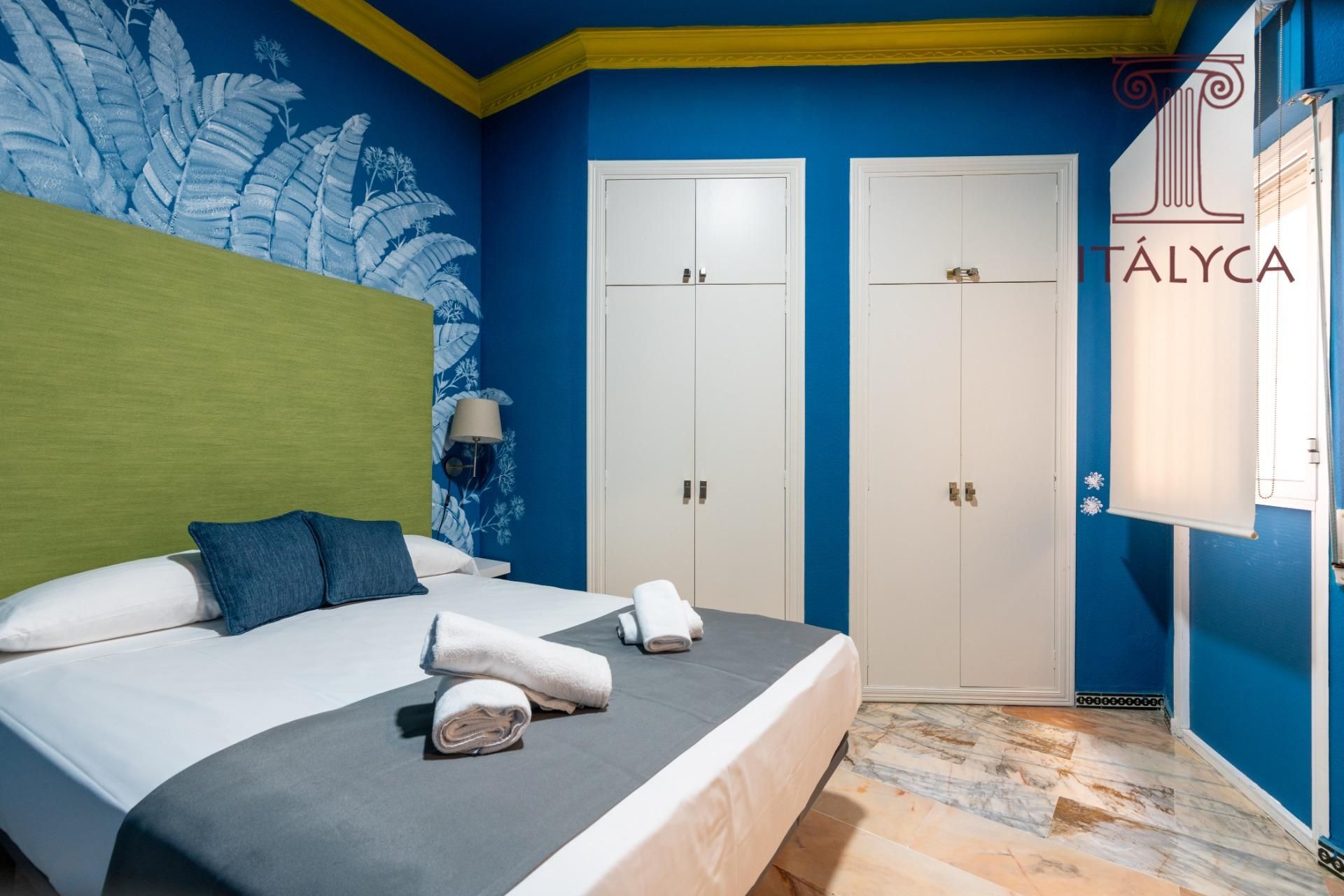 Bedroom of Flat for sale in  Sevilla Capital  with Air Conditioner, Heating and Parquet flooring