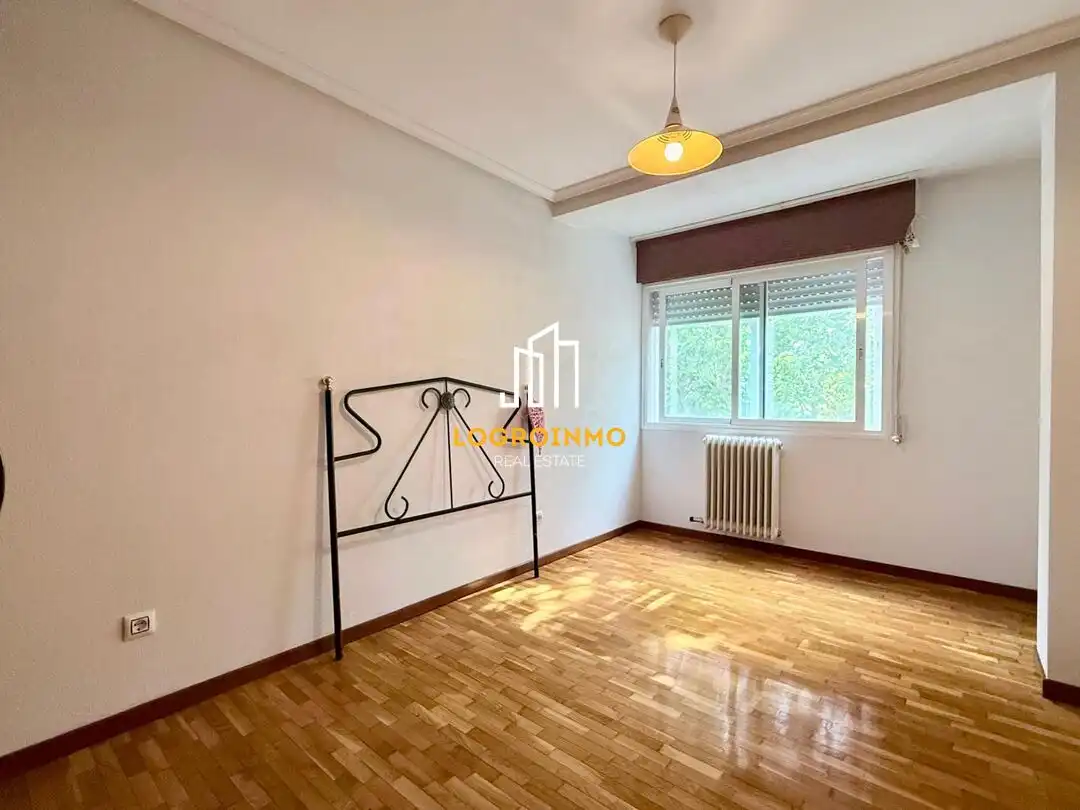 Bedroom of Flat for sale in  Logroño  with Heating, Storage room and Balcony