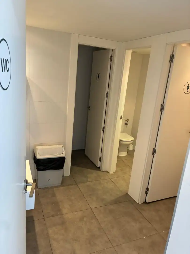Baño de Nave industrial de alquiler en Elche / Elx