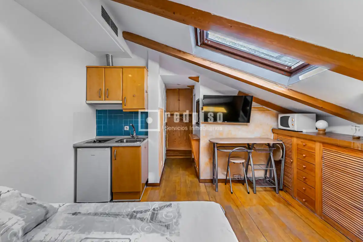 Bedroom of Study for rent in Madrid  with Air Conditioner, Parquet flooring and Terrace