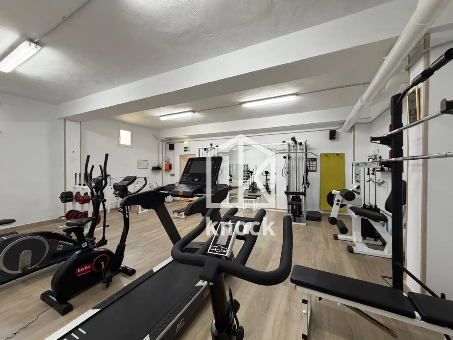 Piso en venta en Oviedo  con Calefacción, Jardín privado y Trastero