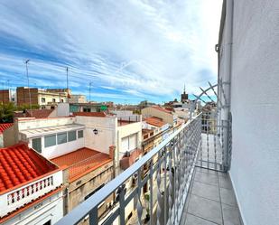 Vista exterior de Àtic en venda en Badalona amb Aire condicionat i Terrassa