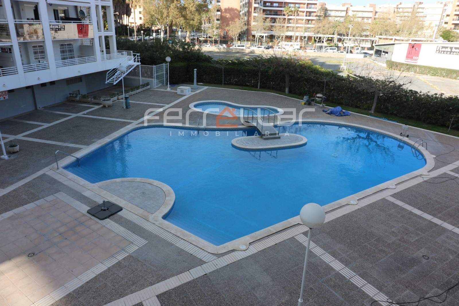 Piscina de Apartament en venda en Salou amb Aire condicionat, Calefacció i Jardí privat