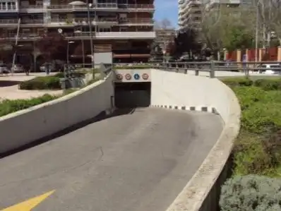 Motorbike to rent in Plaza Príncipes de España 5, imagen 2