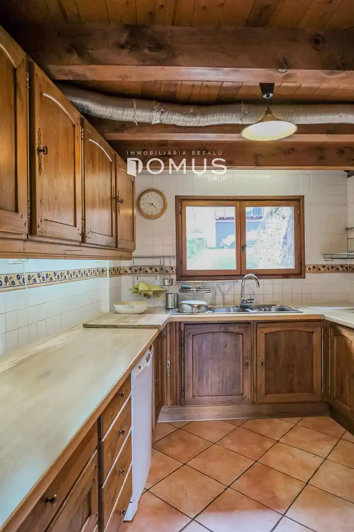 Cocina de Finca rústica en venta en Santa Pau con Calefacción, Parquet y Piscina