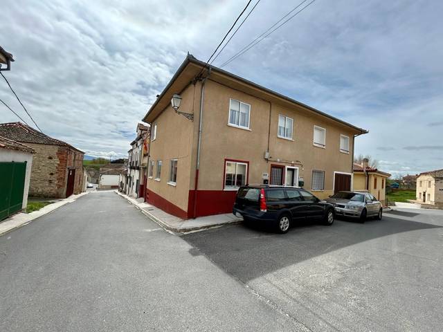 Casa adosada en Venta en Calle Cantimpalos en Roda de Eresma
