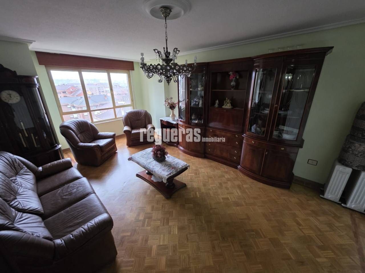 Sala de estar de Piso en venta en Avilés con Calefacción, Parquet y Terraza