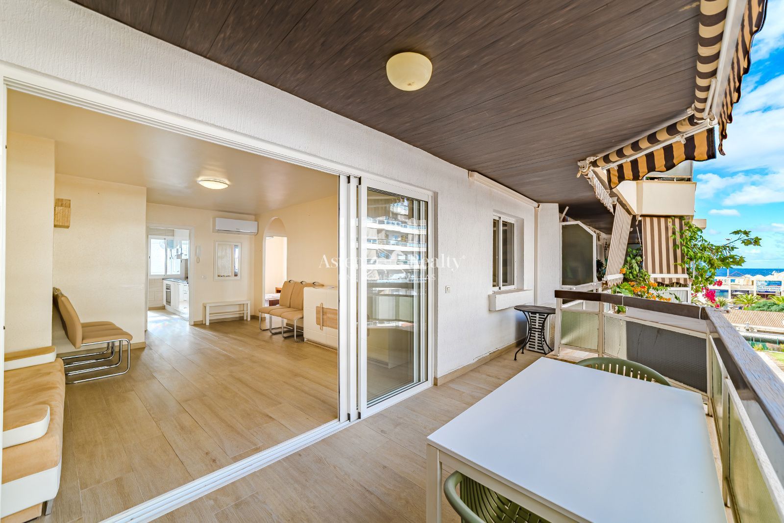 Vista exterior de Apartament en venda en Arona amb Aire condicionat, Terrassa i Piscina