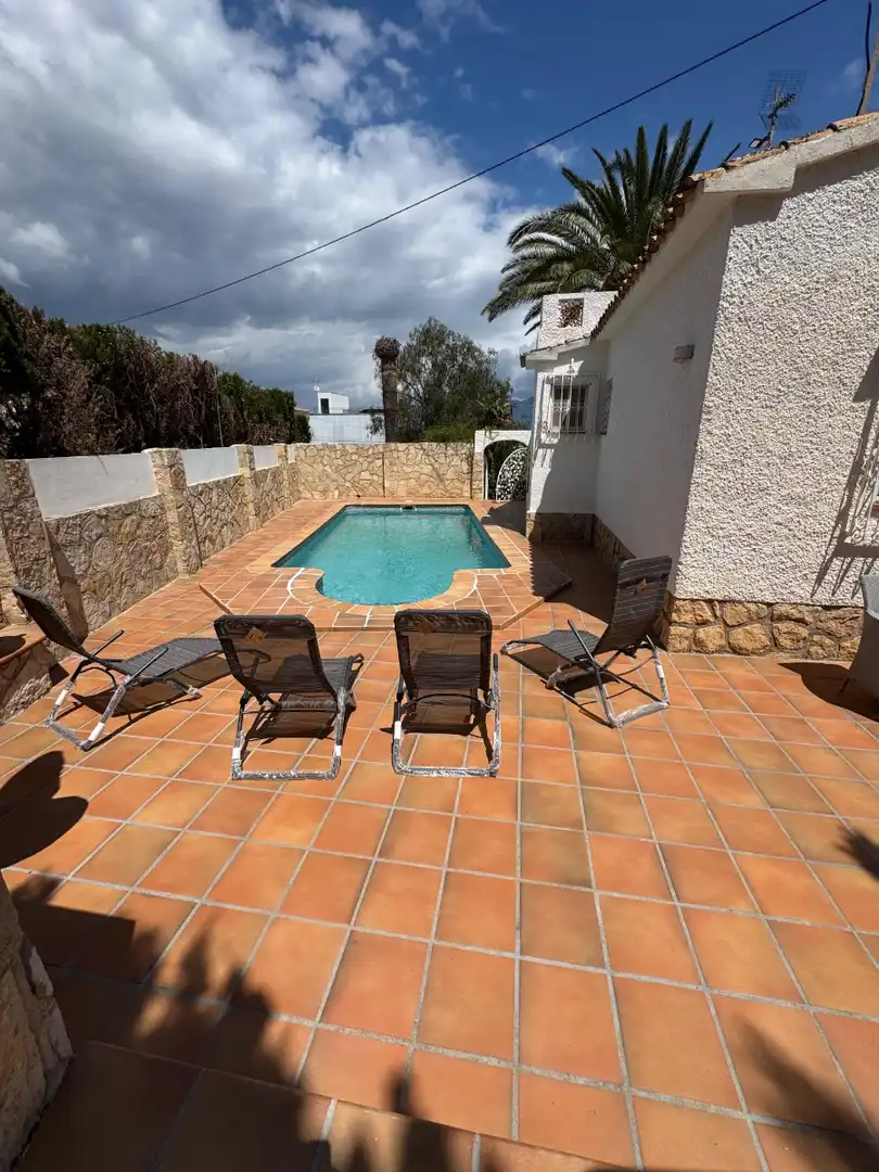 Schwimmbecken von Haus oder Chalet zur Miete in L'Alfàs del Pi mit Klimaanlage, Heizung und Privatgarten