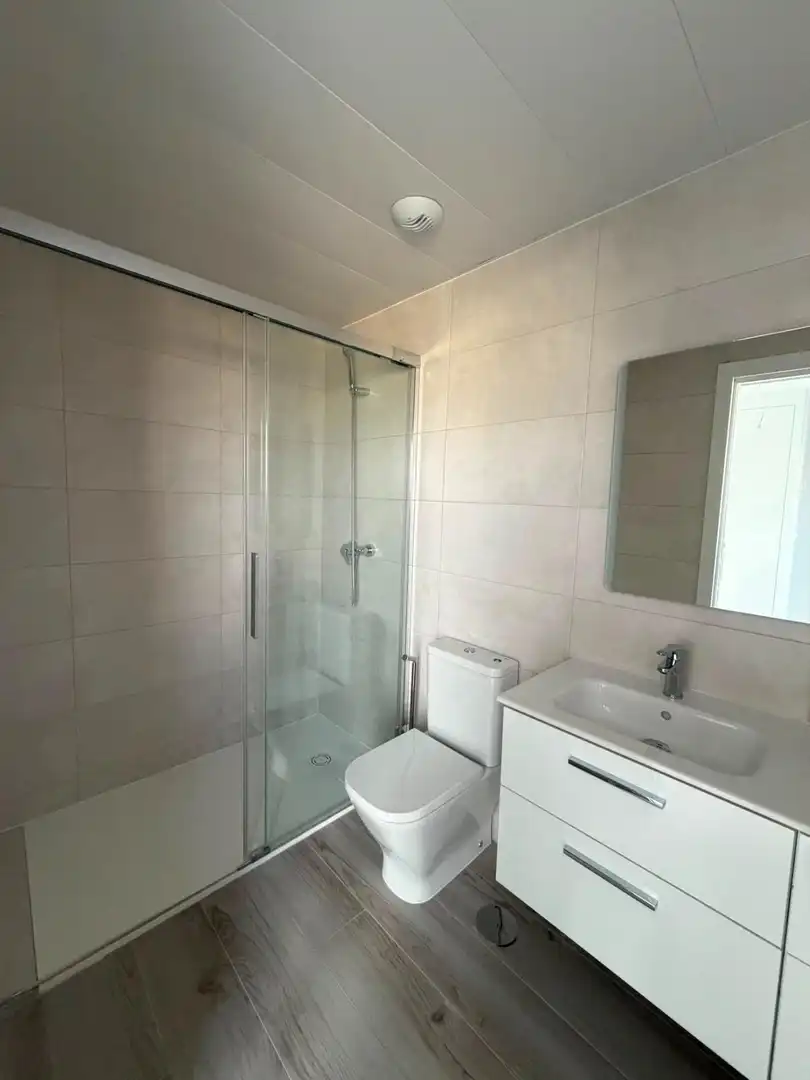 Bathroom of Flat for rent in Madrid  with Heating, Terrace and Storage room