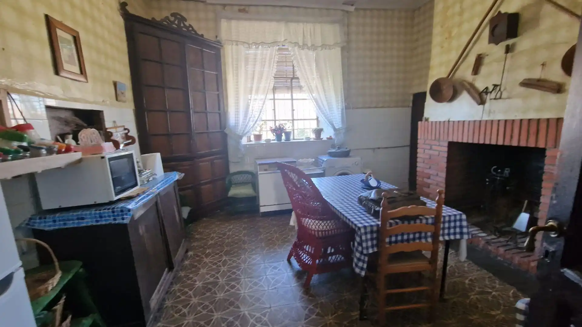 Cuina de Casa o xalet en venda en Paradinas de San Juan amb Traster i Piscina