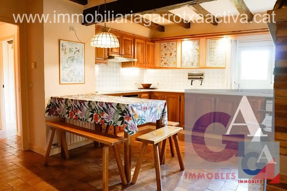 Casa rústica amb terrassa en venda a Sant Joan Les Fonts, imagen 4