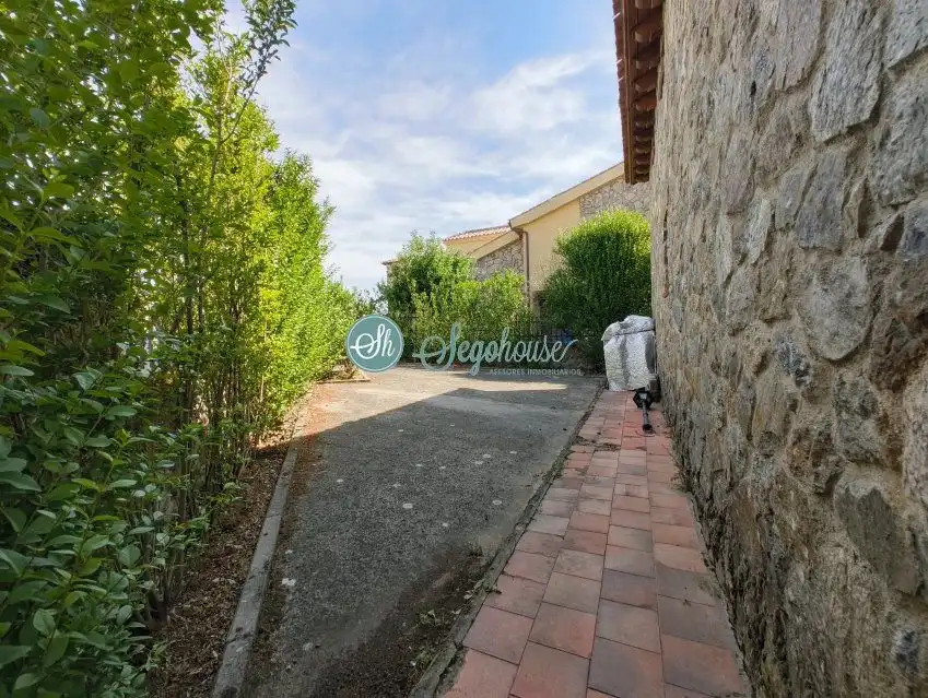 Casa o chalet en venta en Palazuelos de Eresma con Calefacción, Terraza y Amueblado