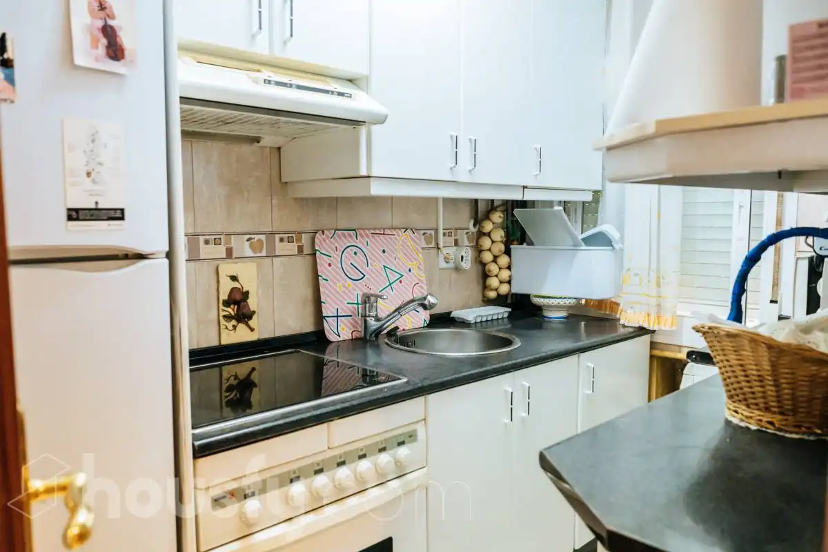 Wohnung zur Miete in Calle de Ochagavia, Valdezarza