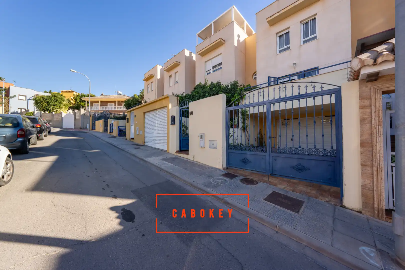 Vista exterior de Casa adosada en venda en Almería amb Aire condicionat, Calefacció i Terrassa
