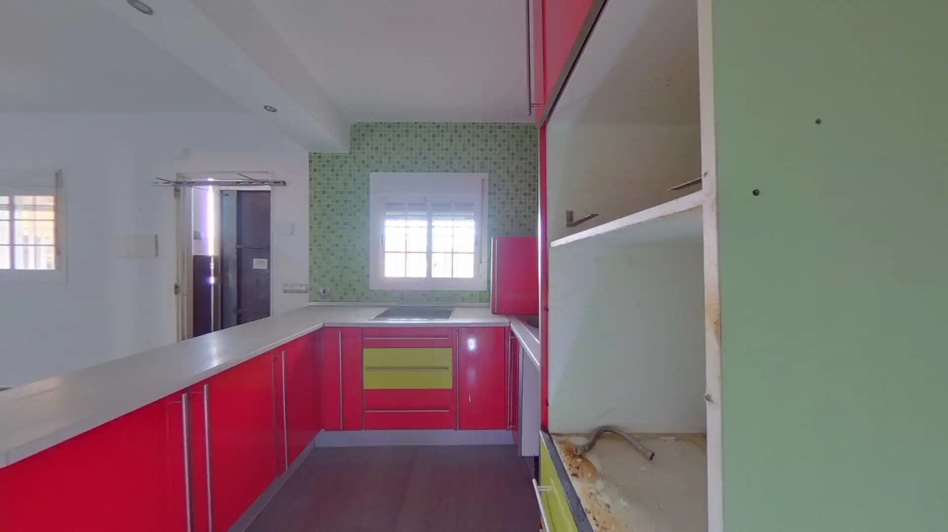 Küche von Wohnung zum Verkauf in La Línea de la Concepción mit Terrasse