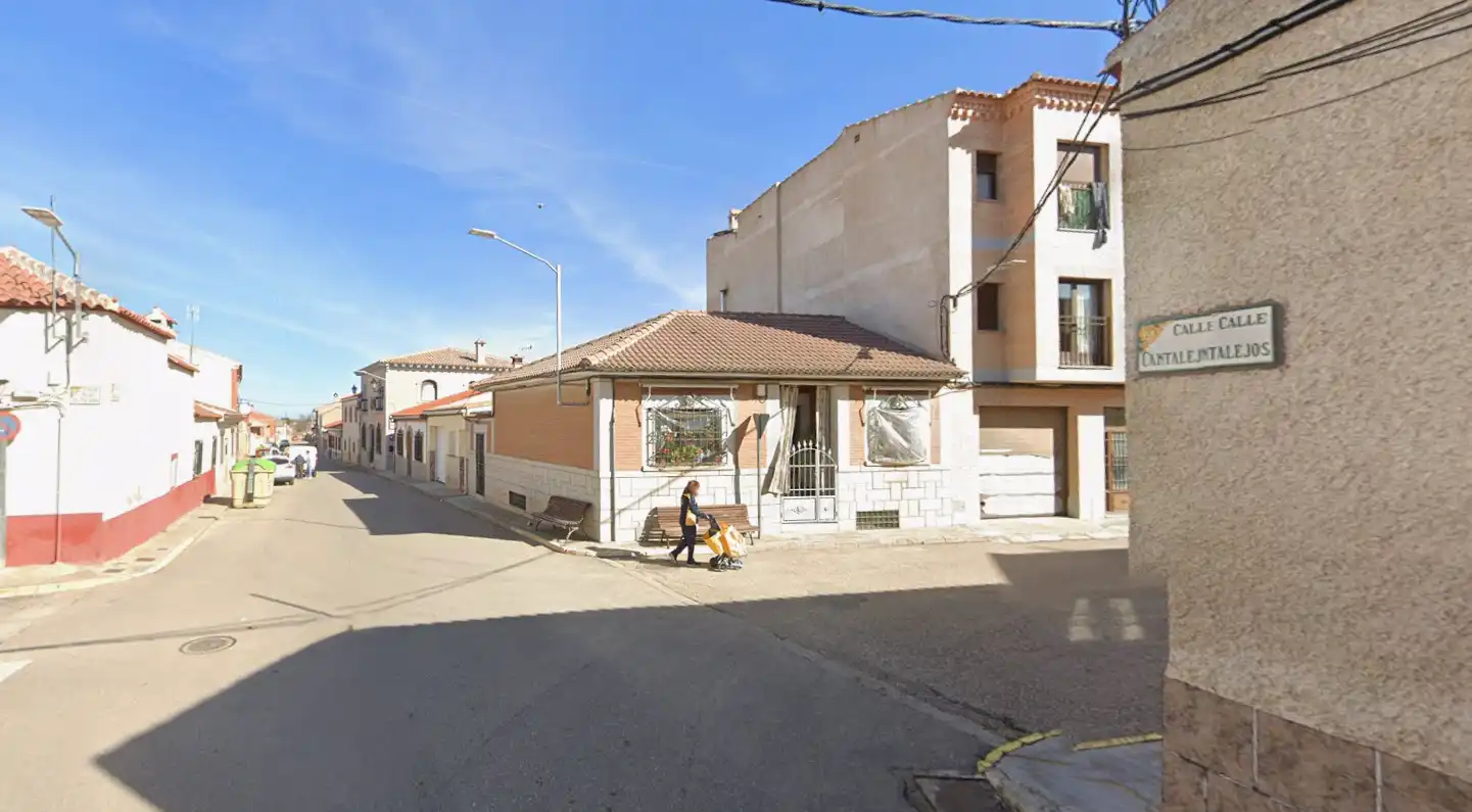 Vista exterior de Casa o xalet en venda en San Martín de Montalbán