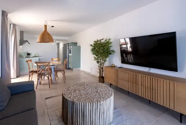 Sala d'estar de Casa o xalet en venda en Zahara de los Atunes amb Aire condicionat, Jardí privat i Terrassa