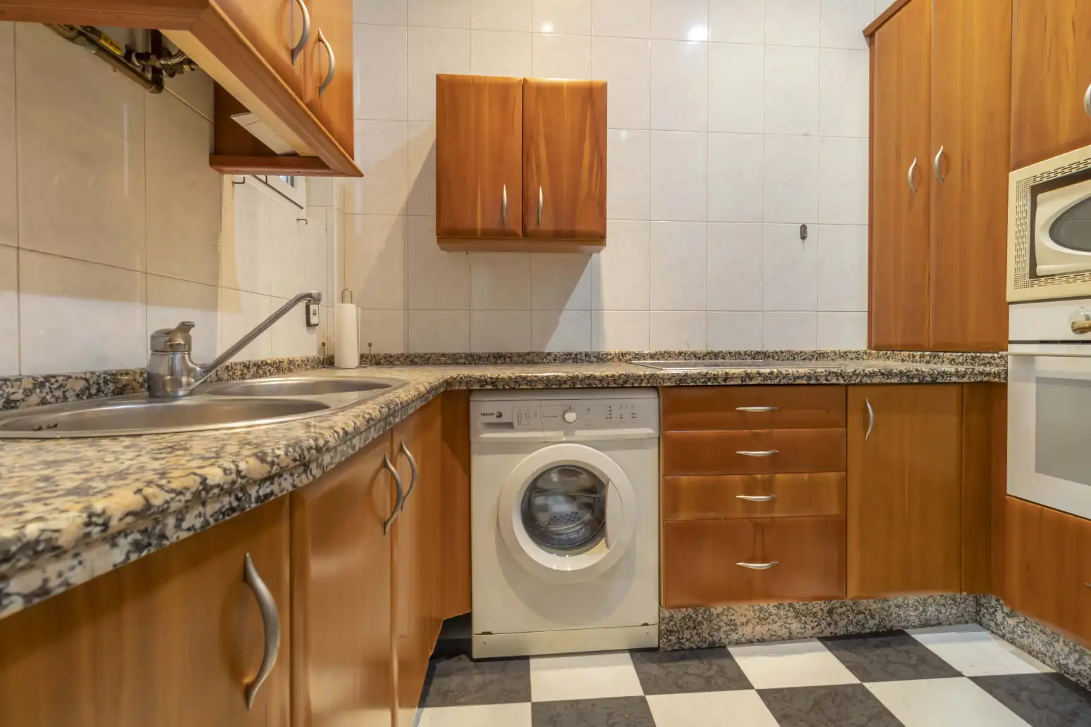 Cocina de Piso en venta en Sevilla con Aire acondicionado