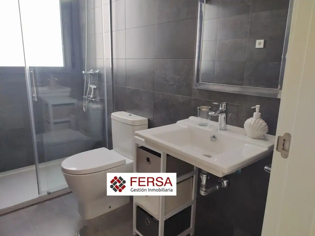 Badezimmer von Wohnung zur Miete in El Puerto de Santa María mit Klimaanlage, Heizung und Privatgarten