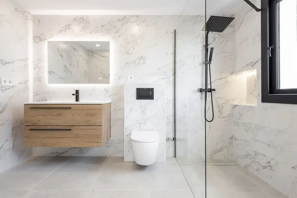 Baño de Casa o chalet en venta en Marbella con Aire acondicionado, Jardín privado y Terraza