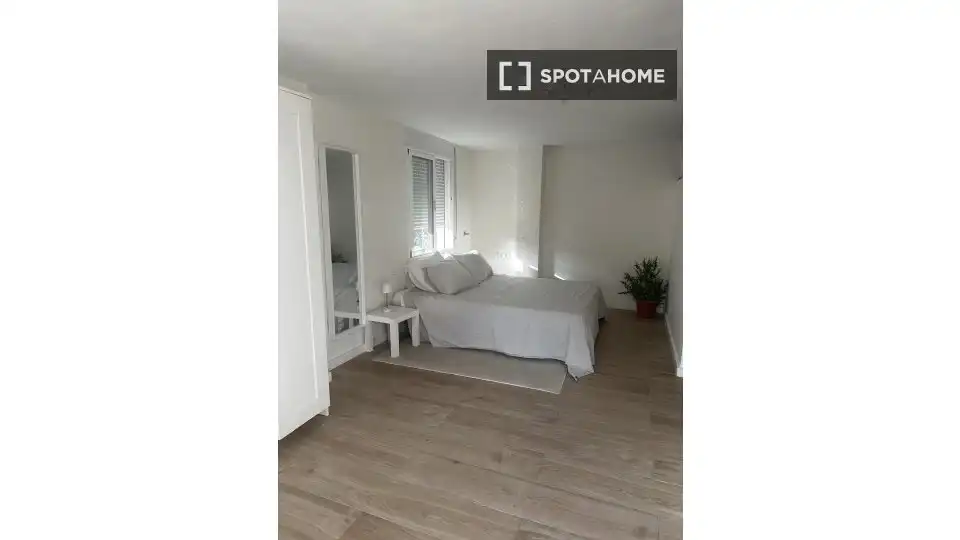 Bedroom of Flat for rent in Oliva  with Air Conditioner, Heating and Furnished
