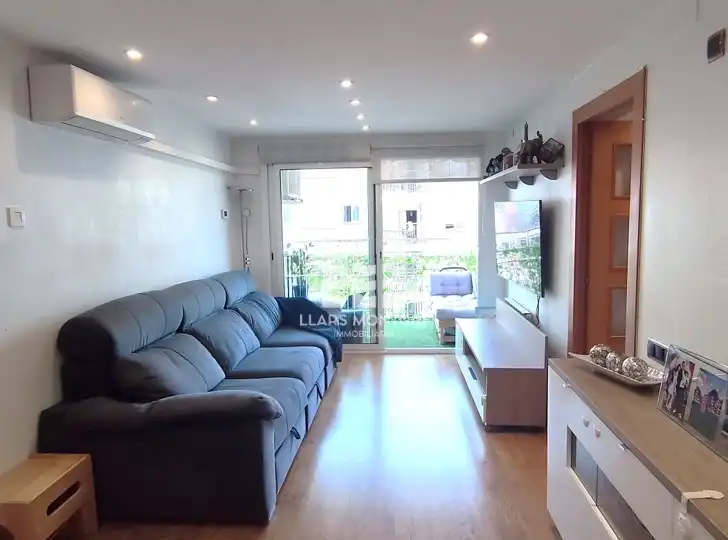 Sala d'estar de Pis en venda en Montgat amb Aire condicionat, Calefacció i Parquet