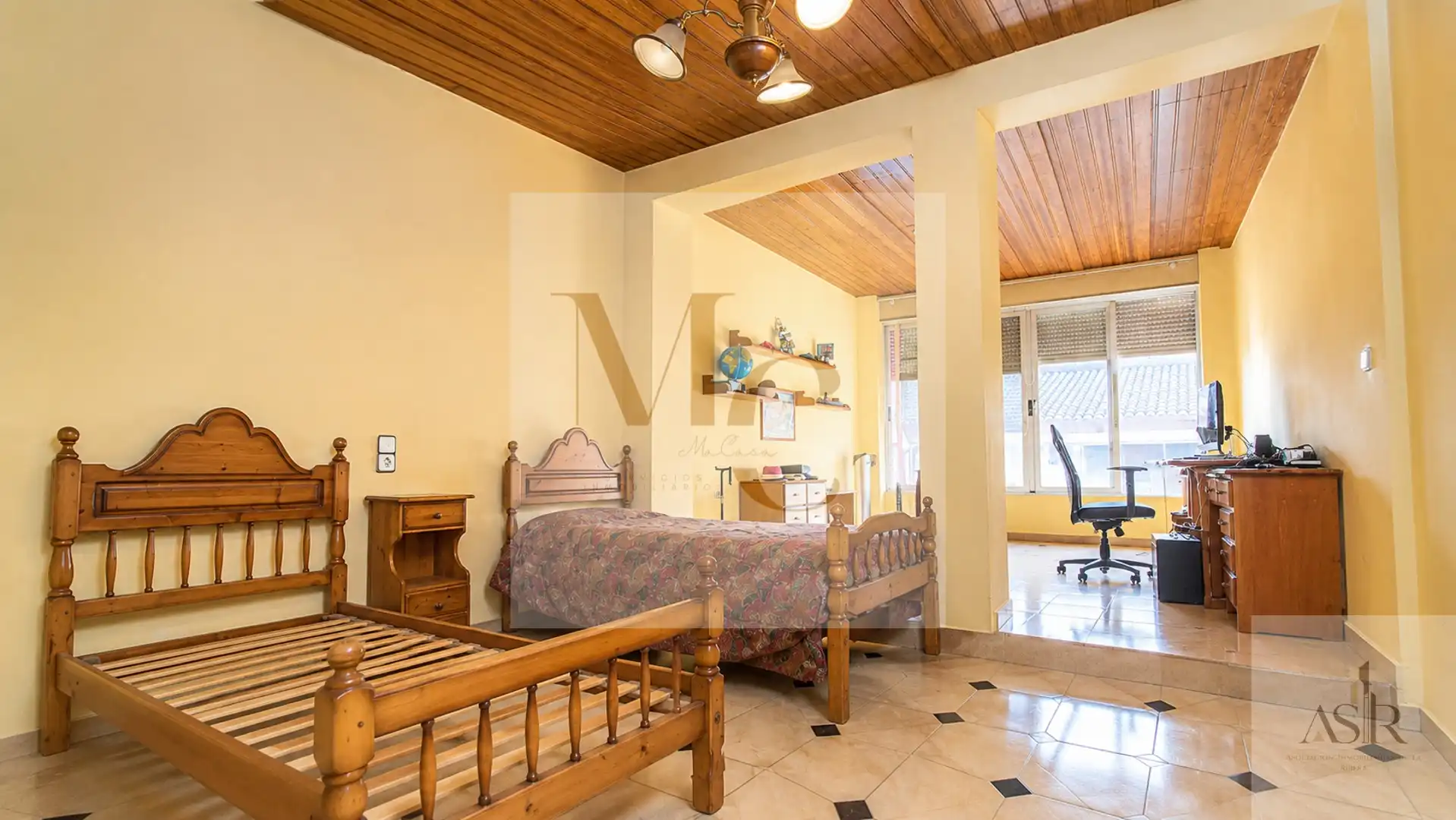 Bedroom of Houses for sale in Silla  with Storage room