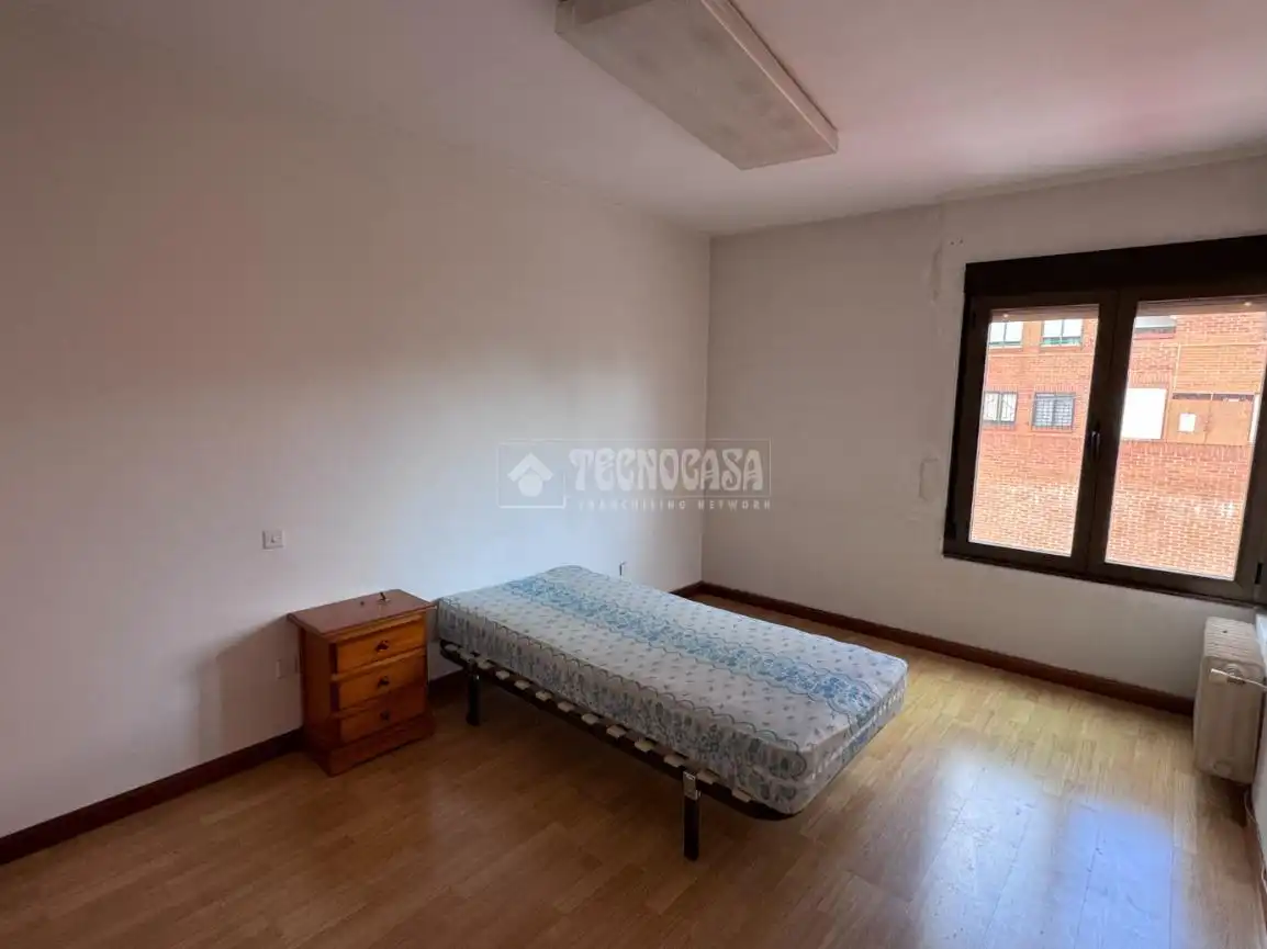 Schlafzimmer von Wohnung zum Verkauf in Valencia de Don Juan mit Heizung, Parkett und Terrasse